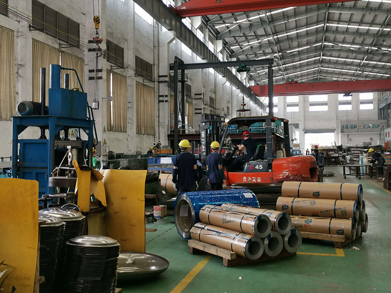 深圳不锈钢水塔封盖厂出货量高峰期到来，群发不锈钢团结一致迎接考验